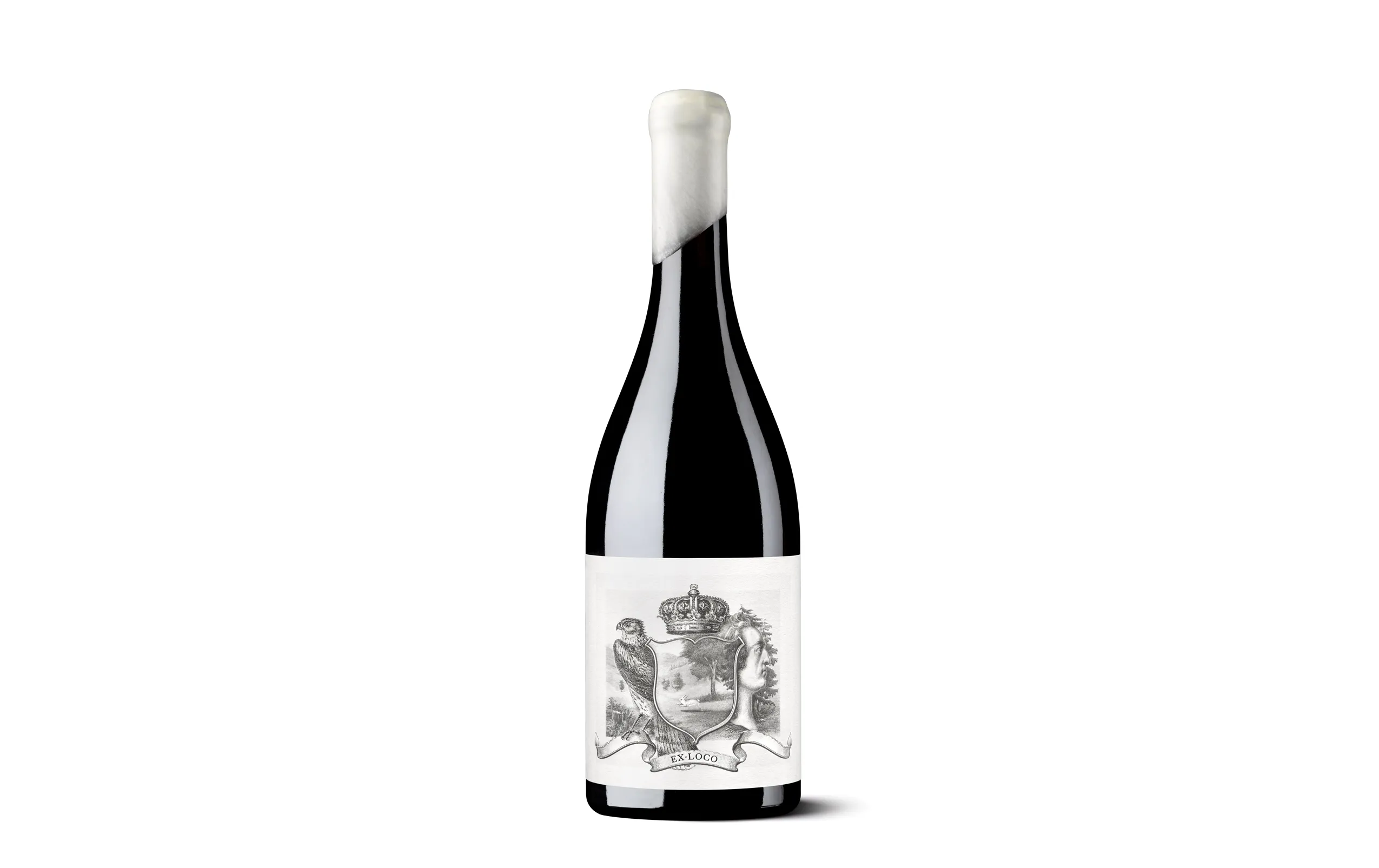 Silueta de una botella de Ex Loco con una etiqueta de inspiración heráldica y paisaje ilustrado.
