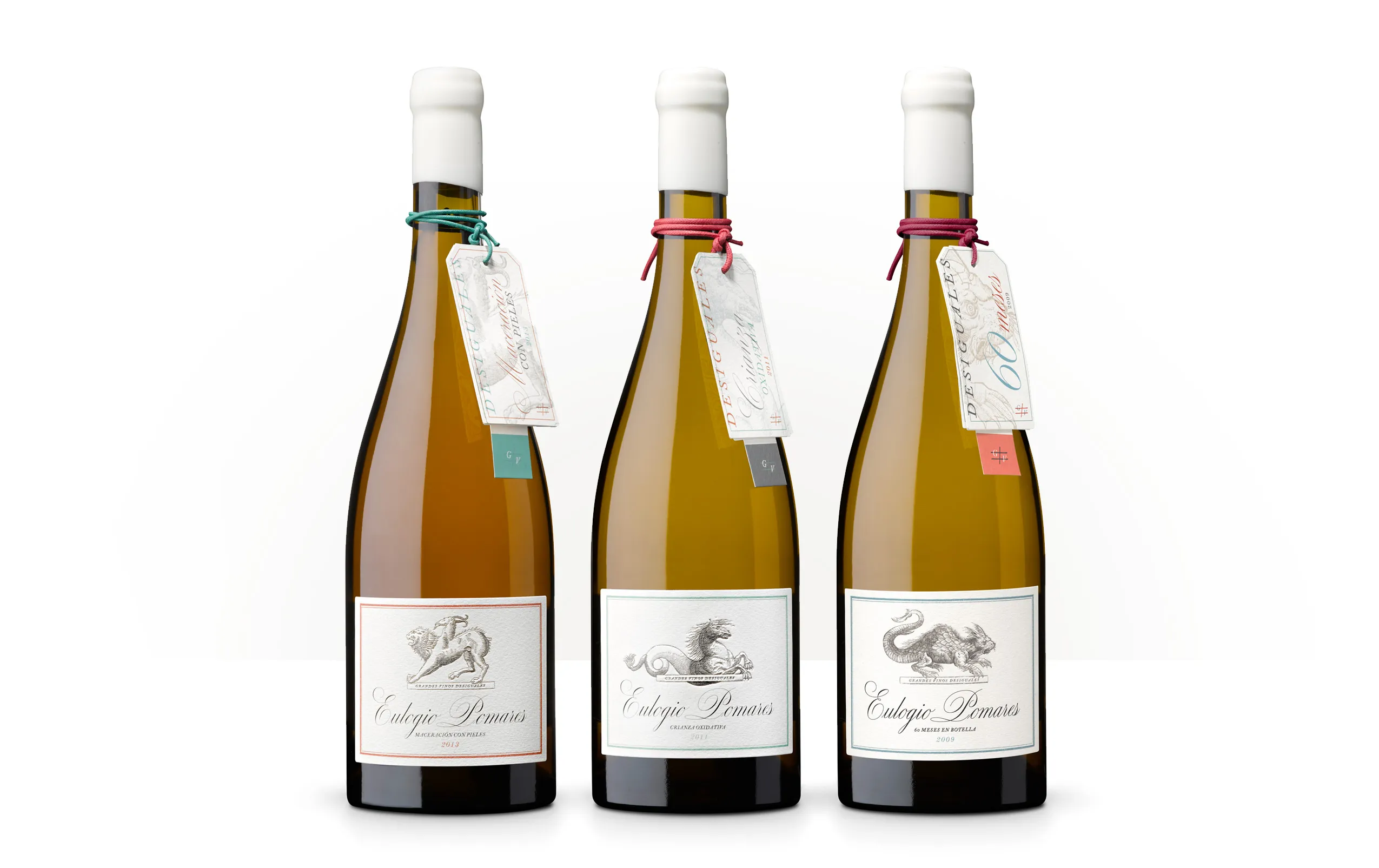 Siluetas de tres botellas de Grandes Vinos Desiguales de Eulogio Pomares, colección de albariños de elaboración singular.