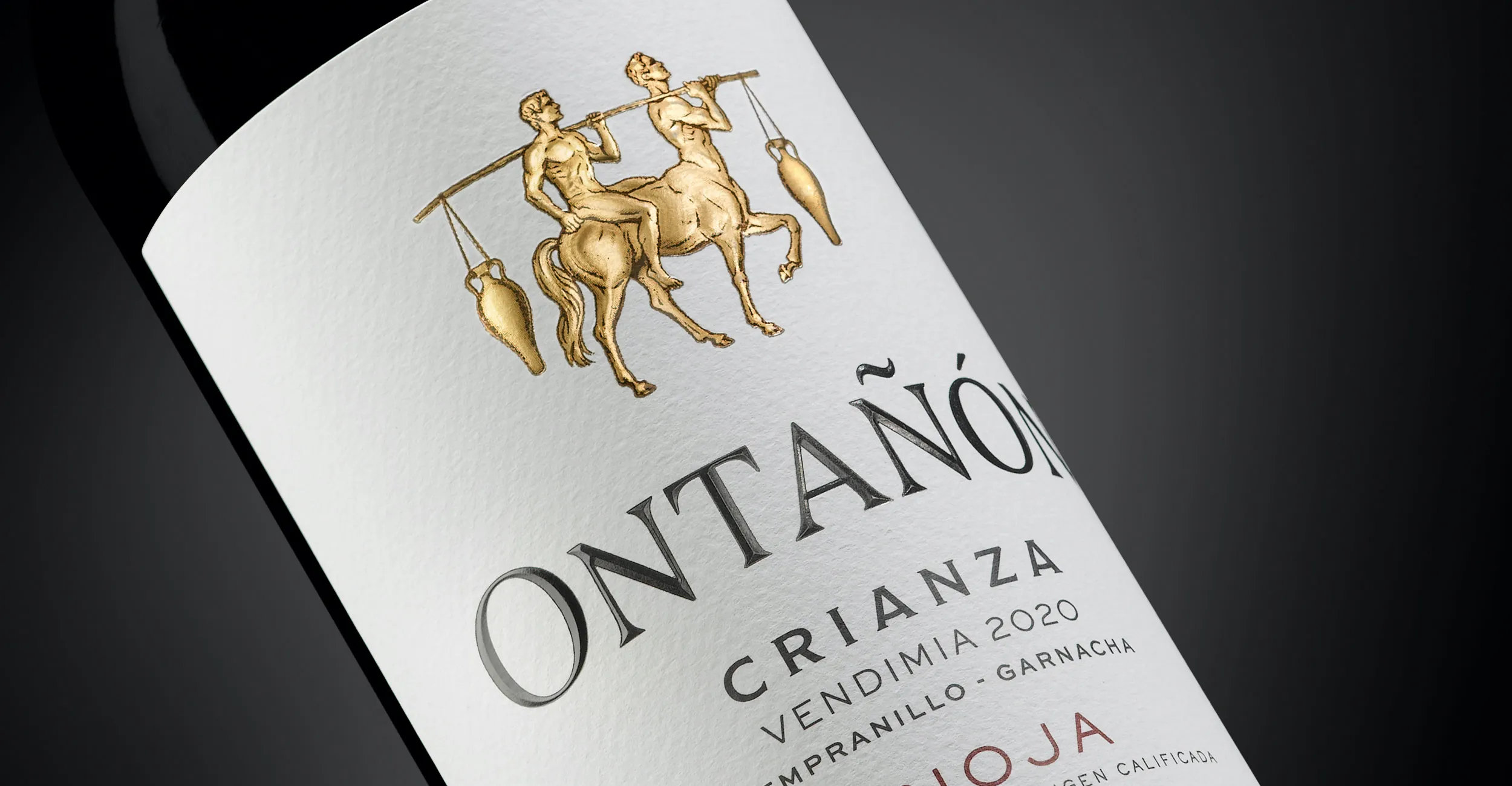 Etiqueta de Ontañón Clásicos de Bodegas Ontañón, con una ilustración clásica en tonos dorados.