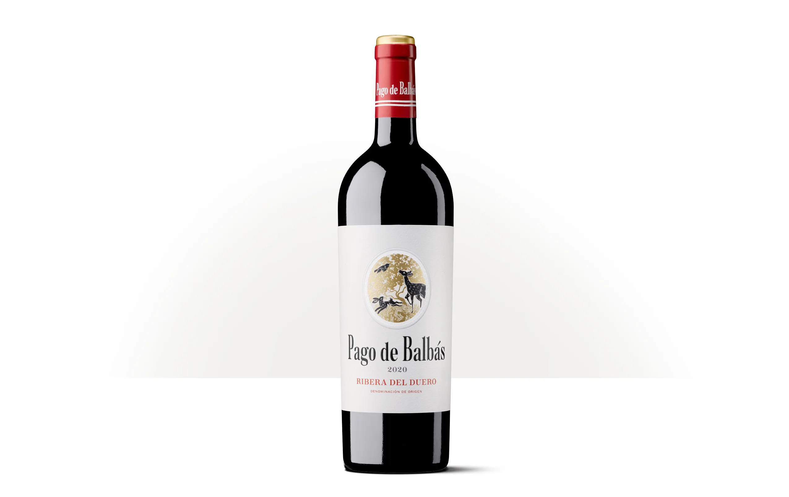 Silueta de una botella de Pago de Balbás, con etiqueta ilustrada de fauna y naturaleza.