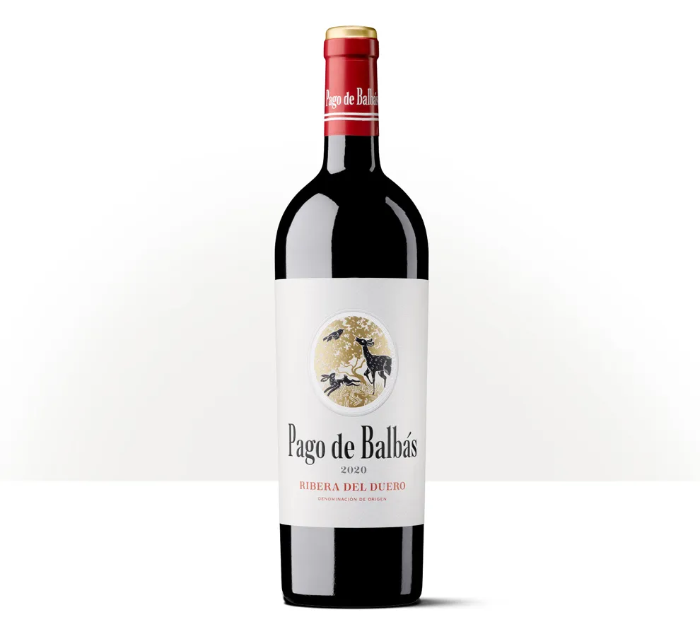 Silueta de una botella de Pago de Balbás, con etiqueta ilustrada de fauna y naturaleza.
