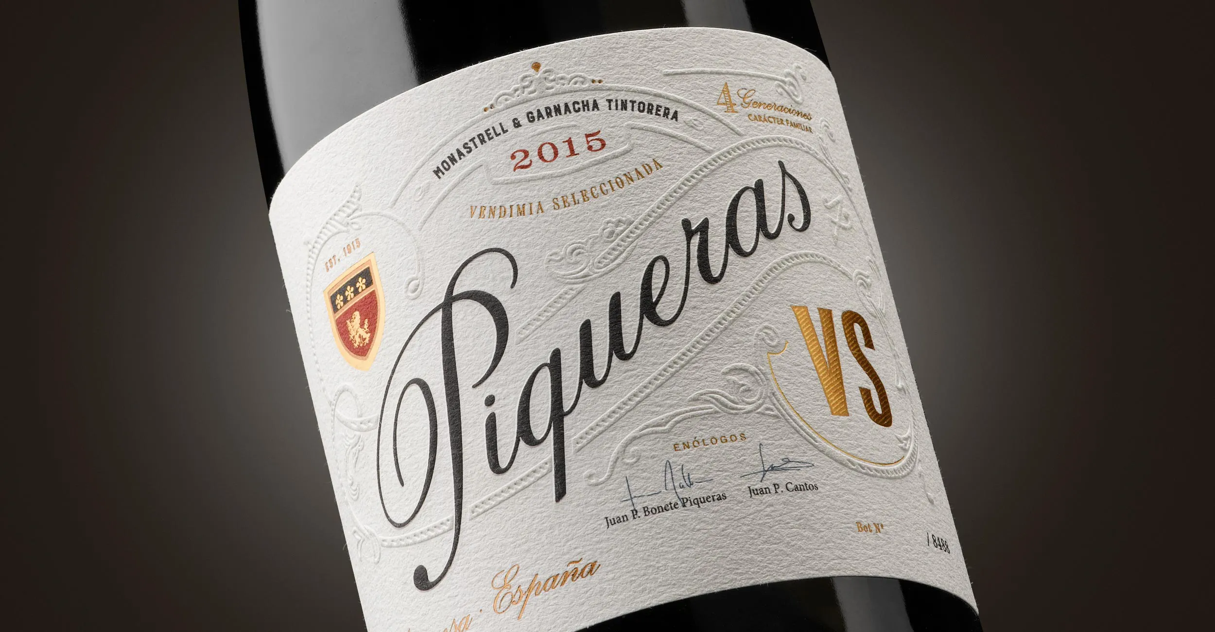 Detalle del diseño de packaging de Piqueras VS.