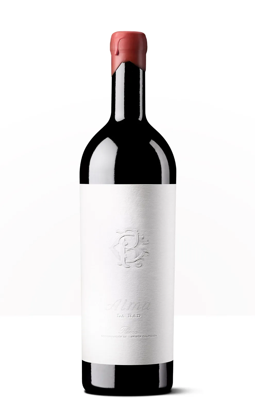 Silueta de una botella de Alma de La Rad, con etiqueta blanca minimalista y relieve gráfico.
