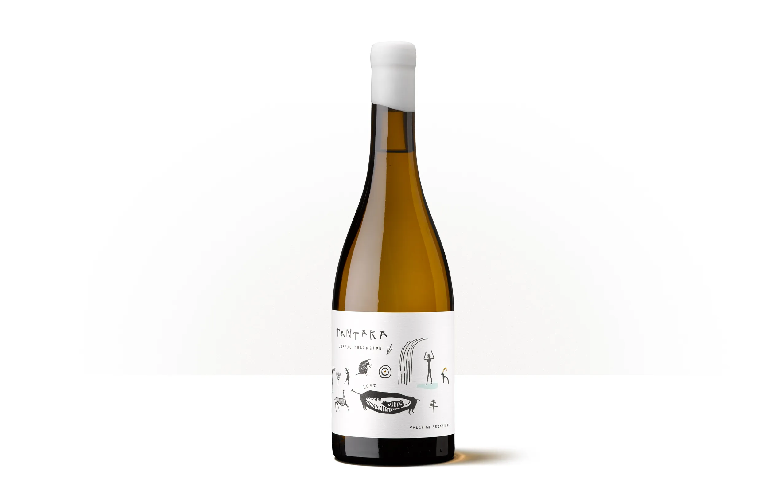 Silueta de una botella de Tantaka, vino blanco del Valle de Arrastaria con etiqueta ilustrada inspirada en el agua y el paisaje.