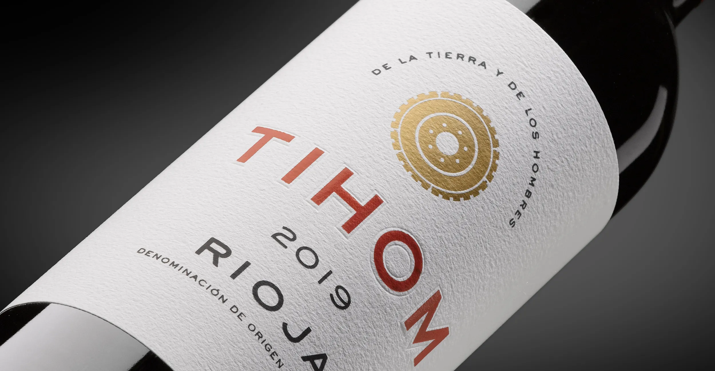 Detalle del diseño de packaging de TIHOM.