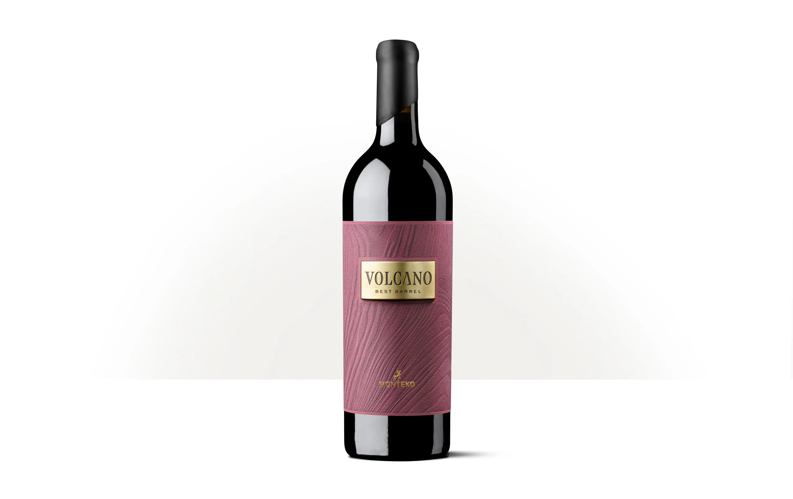 Silueta de una botella de Volcano, con etiqueta de textura rojiza y placa dorada.